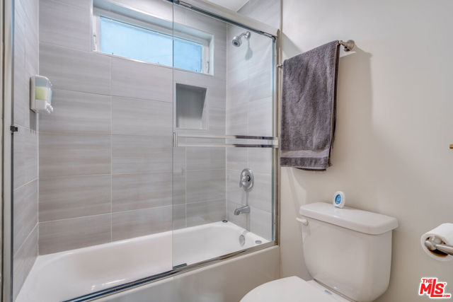 2627 Somerset Drive, Los Angeles CA: https://media.crmls.org/mediaz/efe5918a-f0b1-4949-b001-d70ab5496ba0.jpg