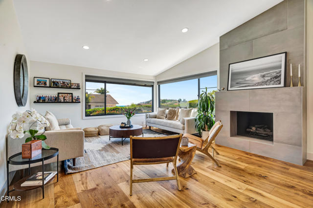 1136 Horizon Drive, Ventura CA: https://media.crmls.org/mediaz/efe59c9d-86e3-498c-94d0-60fa28459344.jpg