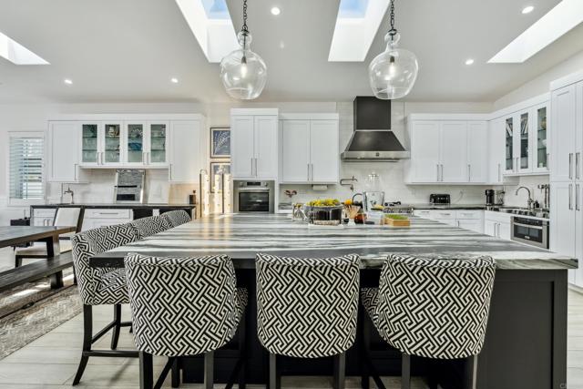 Detail Gallery Image 8 of 46 For 4230 Orchard Ave, San Diego,  CA 92107 - 4 Beds | 4/1 Baths