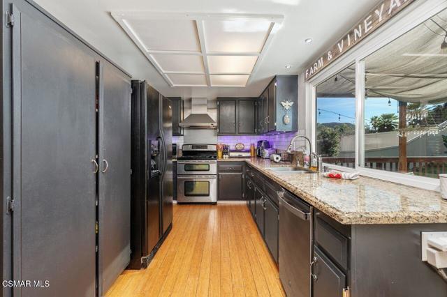 1076 Calle Contento, Thousand Oaks CA: https://media.crmls.org/mediaz/efe5ebd7-3e99-4e86-ac30-6f6c573da311.jpg