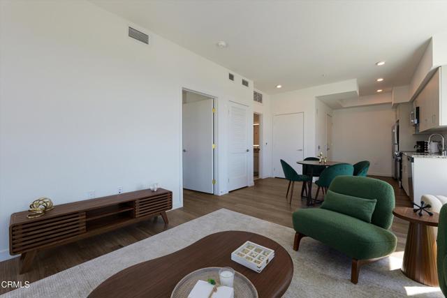 Detail Gallery Image 10 of 39 For 18900 Parthenia St #402,  Northridge,  CA 91324 - 1 Beds | 1 Baths