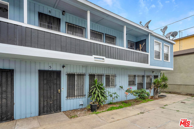 522 E Kelso Street, Inglewood CA: https://media.crmls.org/mediaz/efe6e90b-de10-446a-987d-91c619276e35.jpg