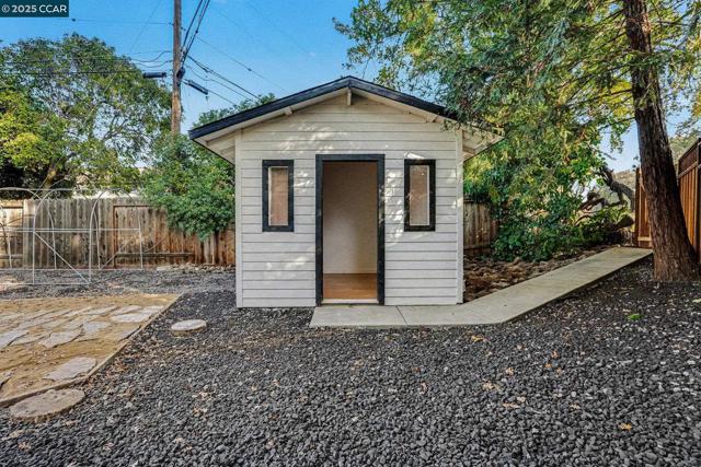 1053 Arkell Rd, Walnut Creek CA: https://media.crmls.org/mediaz/efe703df-1abf-4379-879a-dbfe469544b9.jpg