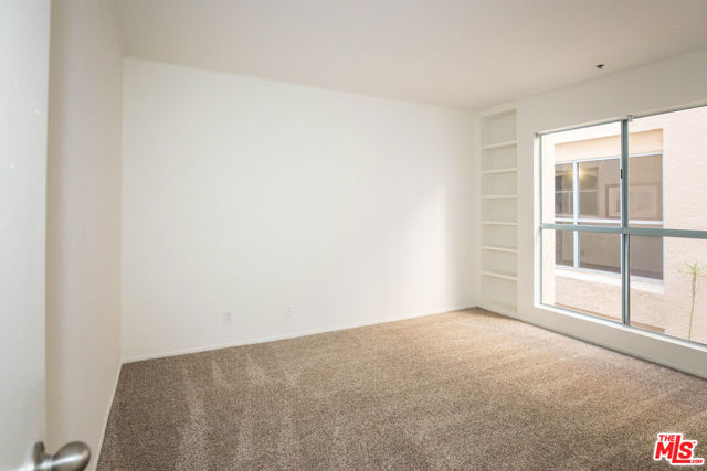 410 S Barrington Avenue, Los Angeles CA: https://media.crmls.org/mediaz/efe71aa9-51b8-4176-b574-d38601c6d216.jpg