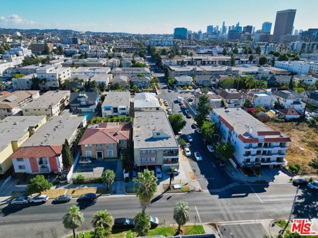 4171 W 4th Street, Los Angeles CA: https://media.crmls.org/mediaz/efe7cf08-12f2-4d80-9147-30d3b874efee.jpg