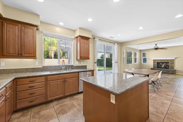 32066 Red Mountain Way, Temecula CA: https://media.crmls.org/mediaz/efe7fdd7-2622-4997-b0d6-6e11d4296f24.jpg