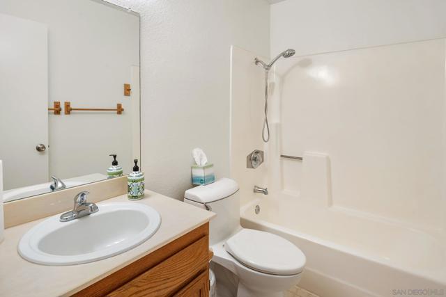 9270 Amys St, Spring Valley CA: https://media.crmls.org/mediaz/efe82adf-6d09-4aed-9395-274d2883b1e4.jpg