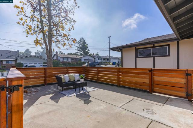 1264 Belfair Dr, Pinole CA: https://media.crmls.org/mediaz/efe838f6-bb4f-4c96-ba0f-59c42a31d16b.jpg