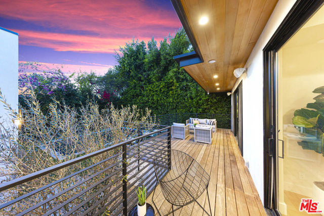 123 S Kilkea Drive, Los Angeles CA: https://media.crmls.org/mediaz/efe8a613-67fc-4ec0-8ab5-a74debef3275.jpg