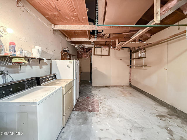 2098 Covington Avenue, Simi Valley CA: https://media.crmls.org/mediaz/efe8e4c8-6e4d-4cd2-85c1-51a1e9e8df07.jpg