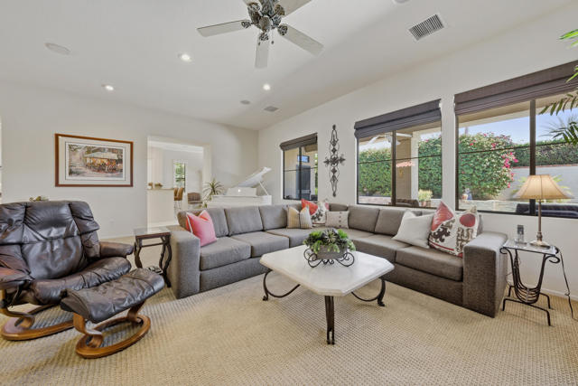 65 San Marino Circle, Rancho Mirage CA: https://media.crmls.org/mediaz/efe8f6f2-525d-45ab-af35-cf968d6946ad.jpg