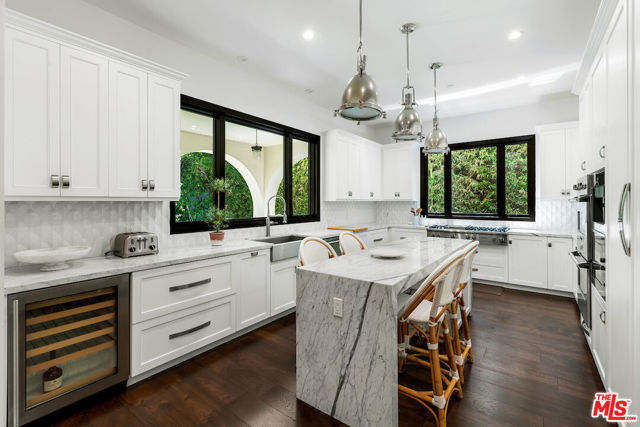 356 S Clark Drive, Beverly Hills CA: https://media.crmls.org/mediaz/efe93c38-110c-4af0-b39c-25033145b684.jpg