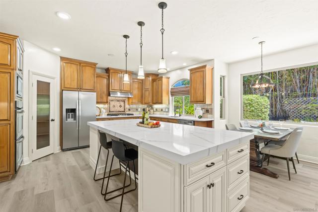 101 Lion Circle, Chula Vista CA: https://media.crmls.org/mediaz/efe99a14-feea-4a18-97fc-c8e2e59bd80e.jpg