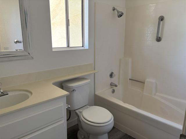 Detail Gallery Image 33 of 41 For 735 Rivertree Dr, Oceanside,  CA 92058 - 4 Beds | 3 Baths