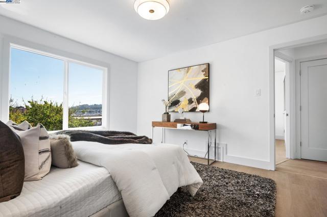282 Bright St, San Francisco CA: https://media.crmls.org/mediaz/efe9f6a8-98a7-4643-a37b-e0e4be8fb5e4.jpg
