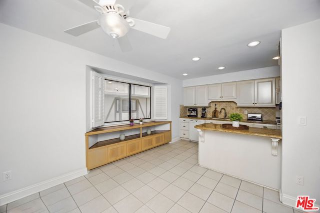 10229 Variel Avenue, Chatsworth CA: https://media.crmls.org/mediaz/efe9f876-3fac-4e36-ade3-a9b65ad520df.jpg