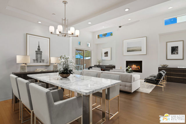 941 Oceo Circle, Palm Springs CA: https://media.crmls.org/mediaz/efea0371-c420-4f21-9db5-543194ac6c03.jpg