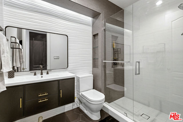 3801 Prado Del Trigo, Calabasas CA: https://media.crmls.org/mediaz/efea34b6-f7e1-46e8-9f5d-f326979647a4.jpg