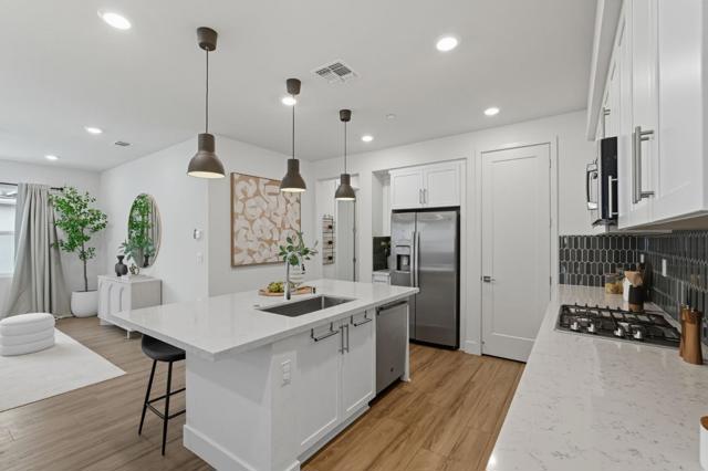 20202 Argento Loop, San Ramon CA: https://media.crmls.org/mediaz/efea4524-cca4-446a-8ed1-7b241c1ee0a0.jpg