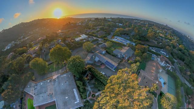 7835 La Jolla Vista Drive, La Jolla CA: https://media.crmls.org/mediaz/efea71de-0dec-4095-b5b9-16cc882bcbce.jpg