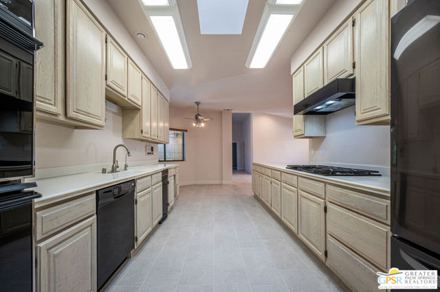 Image 20 of 47 For 1399 Via Donna