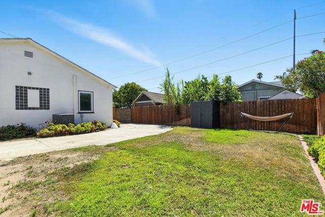 237 W Kelso Street, Inglewood CA: https://media.crmls.org/mediaz/efeada94-cb62-4778-b2c1-cbf3043ff886.jpg