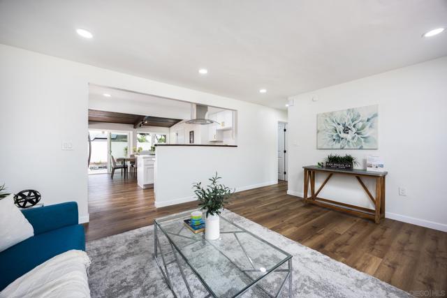 3366 Neosho Pl, San Diego CA: https://media.crmls.org/mediaz/efeb100c-fa9c-41de-9479-08de7ae910fd.jpg