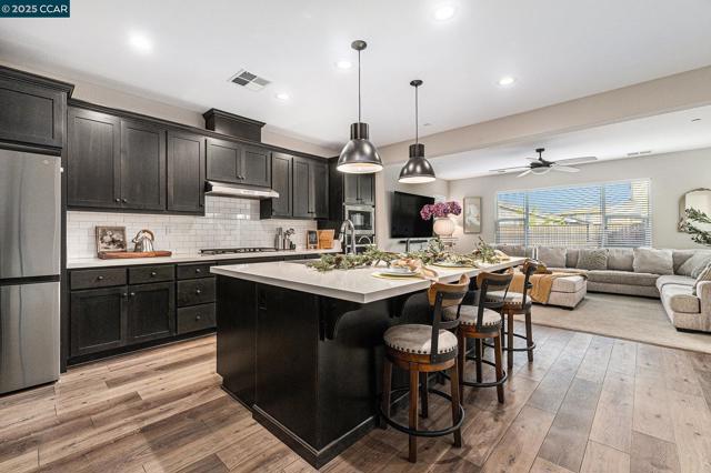 208 Littleton St, Oakley CA: https://media.crmls.org/mediaz/efeba61e-a973-4583-acc2-c7dab57d477f.jpg