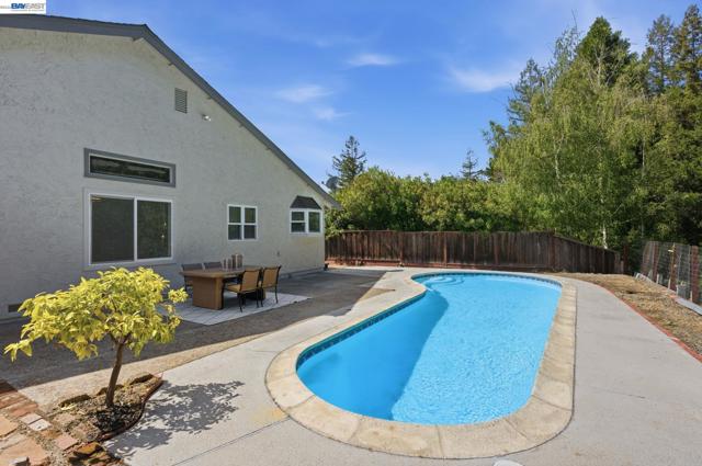 1782 Whitecliff Way, Walnut Creek CA: https://media.crmls.org/mediaz/efebd404-8ba8-4484-90dc-b6c651758a02.jpg
