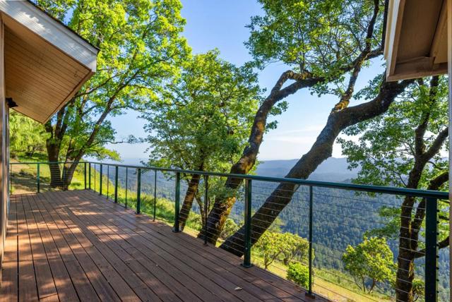 20243 Beatty Ridge Road, Los Gatos CA: https://media.crmls.org/mediaz/efebe373-1517-4da3-8123-7174fb23dd00.jpg