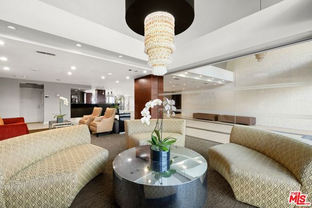 7250 Franklin Avenue, Los Angeles CA: https://media.crmls.org/mediaz/efecea45-5bf2-4c99-b891-071017b0ddeb.jpg