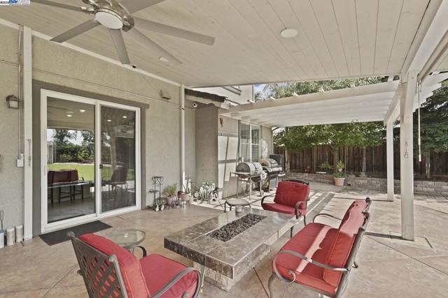 247 N Menlo Park Ct, Mountain House CA: https://media.crmls.org/mediaz/efed1ca9-f4f6-4bd0-a399-e1b1b17416ec.jpg