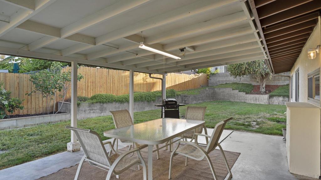 https://media.crmls.org/mediaz/efed9415-f136-488e-998a-898c2402bc5f.jpg?preset=X-Large