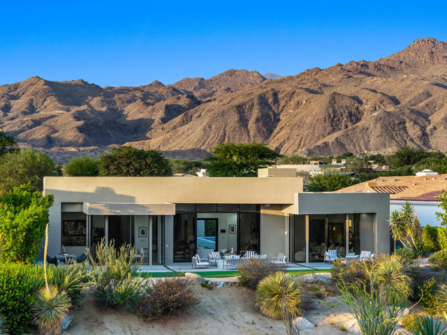 137 Kiva Drive Drive, Palm Desert CA: https://media.crmls.org/mediaz/efedb2e8-044f-483a-a94f-f9561c22317e.jpg