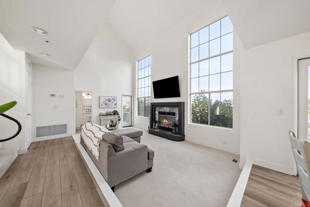 Detail Gallery Image 6 of 39 For 3863 Settineri Ln, Spring Valley,  CA 91977 - 3 Beds | 2/1 Baths