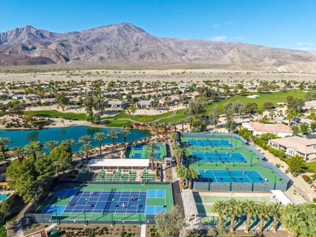 60505 Staghorn Drive, La Quinta CA: https://media.crmls.org/mediaz/efedf2ef-8245-4669-8505-0be252ceb605.jpg