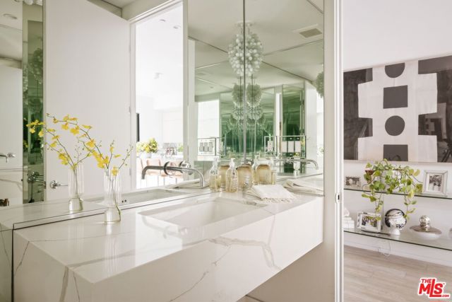 3525 Barry Avenue, Los Angeles CA: https://media.crmls.org/mediaz/efee09b9-aba5-4656-a4d8-9fdd45a9d5fc.jpg