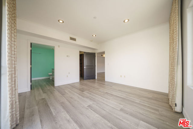 970 S St Andrews Place, Los Angeles CA: https://media.crmls.org/mediaz/efee16b9-c96e-4679-8c2d-440a20e430ba.jpg