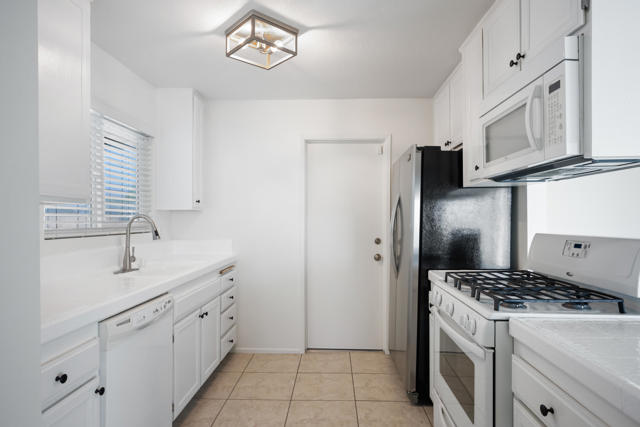 43726 Virginia Avenue, Palm Desert CA: https://media.crmls.org/mediaz/efef1799-2da1-41aa-b221-5c9d88cfee60.jpg