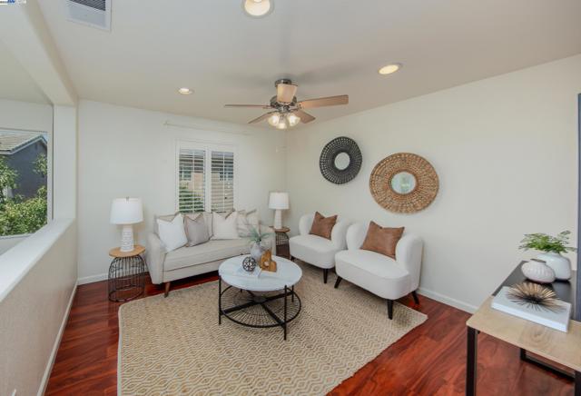 555 Centre Court Dr, Tracy CA: https://media.crmls.org/mediaz/efefde50-35a0-43c0-a64e-30567dbfcd7e.jpg