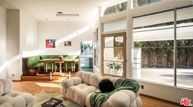 947 N Martel Avenue, Los Angeles CA: https://media.crmls.org/mediaz/efefe1fd-4590-4e8f-8ac8-2ba1d8154392.jpg