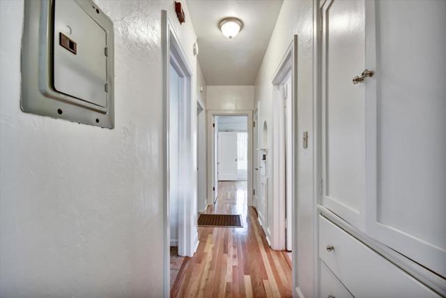 325 Capitol Street, Salinas CA: https://media.crmls.org/mediaz/efefe625-c873-4588-84a0-9a13fc8b0514.jpg
