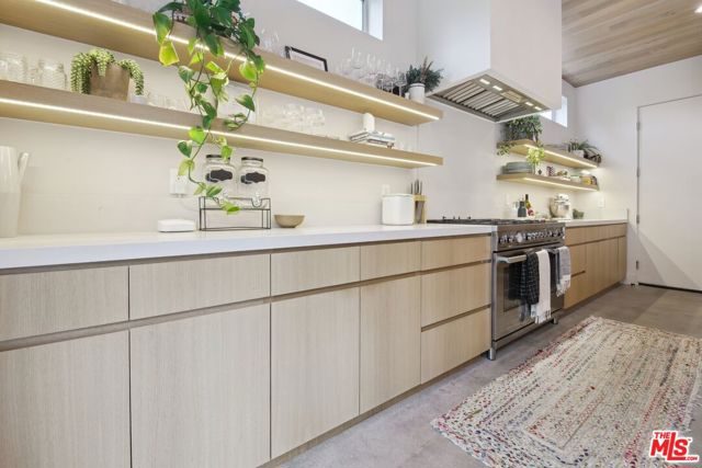 1310 Preston Way, Venice CA: https://media.crmls.org/mediaz/efefe95c-e036-4213-8c6d-e339e7fdac0d.jpg