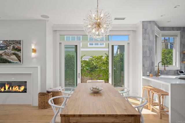 Detail Gallery Image 5 of 13 For 2211 Ocean Front, Del Mar,  CA 92014 - 4 Beds | 4/1 Baths