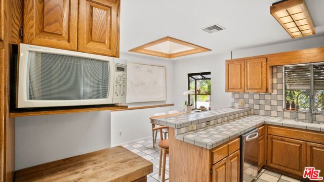 6155 Poppy Peak Drive, Los Angeles CA: https://media.crmls.org/mediaz/eff06bff-171e-4cc8-8c4c-ce4f34b93710.jpg