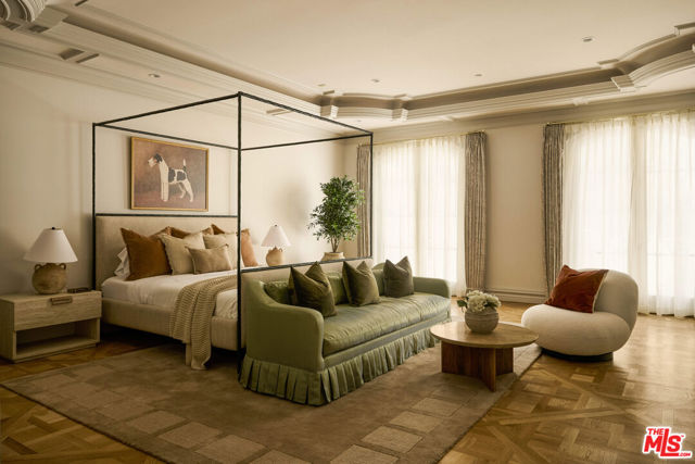 628 N Rodeo Drive, Beverly Hills CA: https://media.crmls.org/mediaz/eff0bcee-80db-459a-b613-557c34f6e96f.jpg