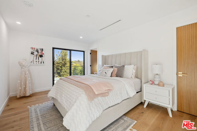 5221 Campo Road, Woodland Hills CA: https://media.crmls.org/mediaz/eff12945-068a-44b2-898b-0844a78faaeb.jpg