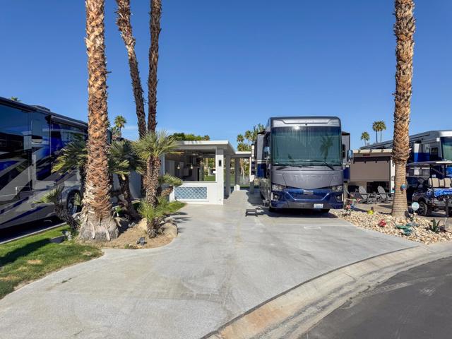 80394 Avenue 48, Indio CA: https://media.crmls.org/mediaz/eff134b5-4f59-4a53-9f1a-acc22cad8389.jpg