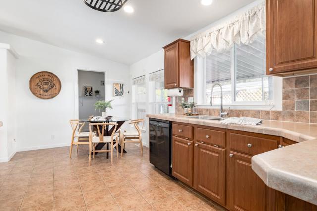 165 Anita Avenue, Aptos CA: https://media.crmls.org/mediaz/eff1491b-07ba-47f4-bfb0-795dc5a3af04.jpg