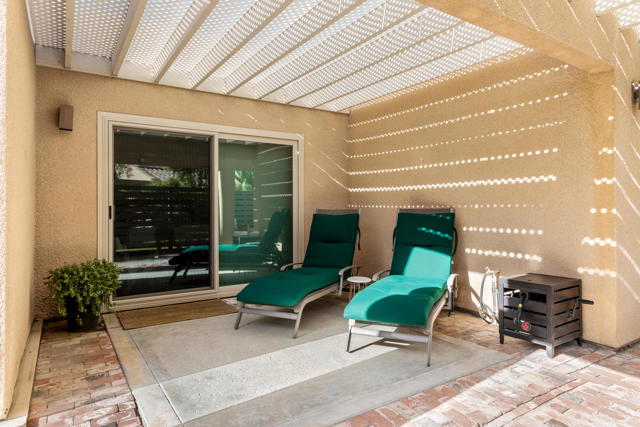 35 Mission Court Court, Rancho Mirage CA: https://media.crmls.org/mediaz/eff1c226-51be-4de1-b290-7a016003a27c.jpg